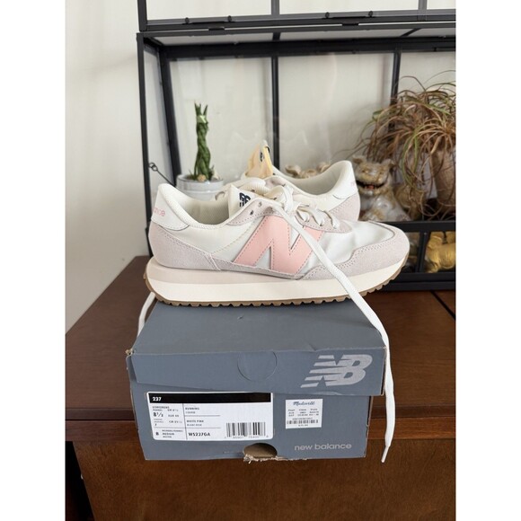 NEW BALANCE 237 size 8.5 US, Trainers White And Pastel Pink Sneaker NEW IN BOX - Picture 1 of 13